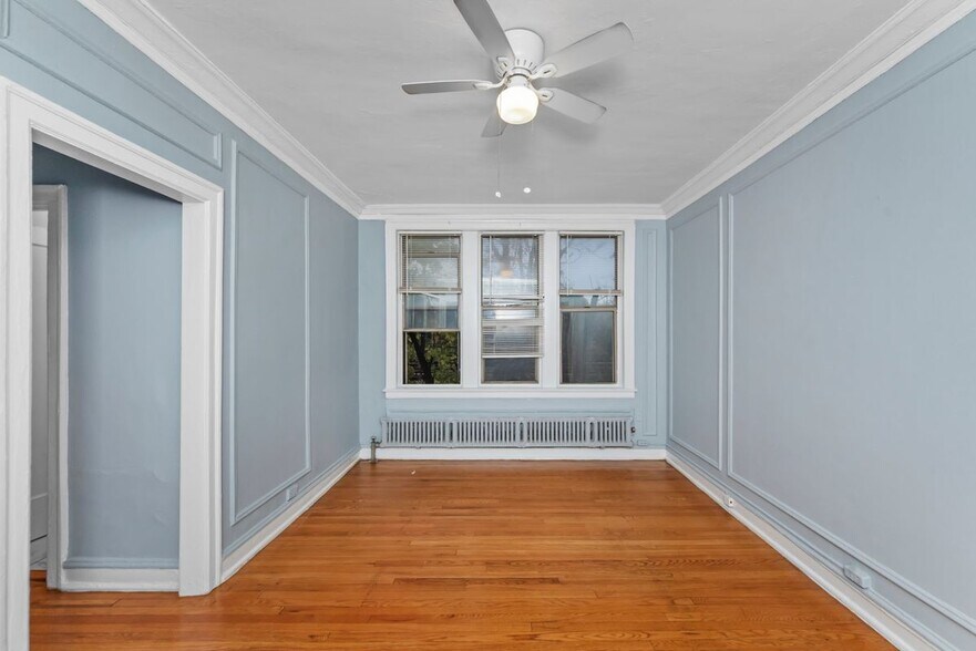 Building Photo - 1361 W Estes Ave
