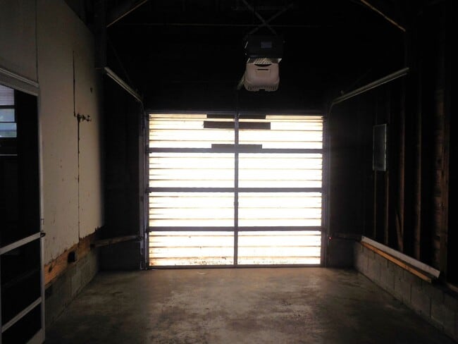 Building Photo - 2 Bedroom Home in Edwardsville!  Great Woo...