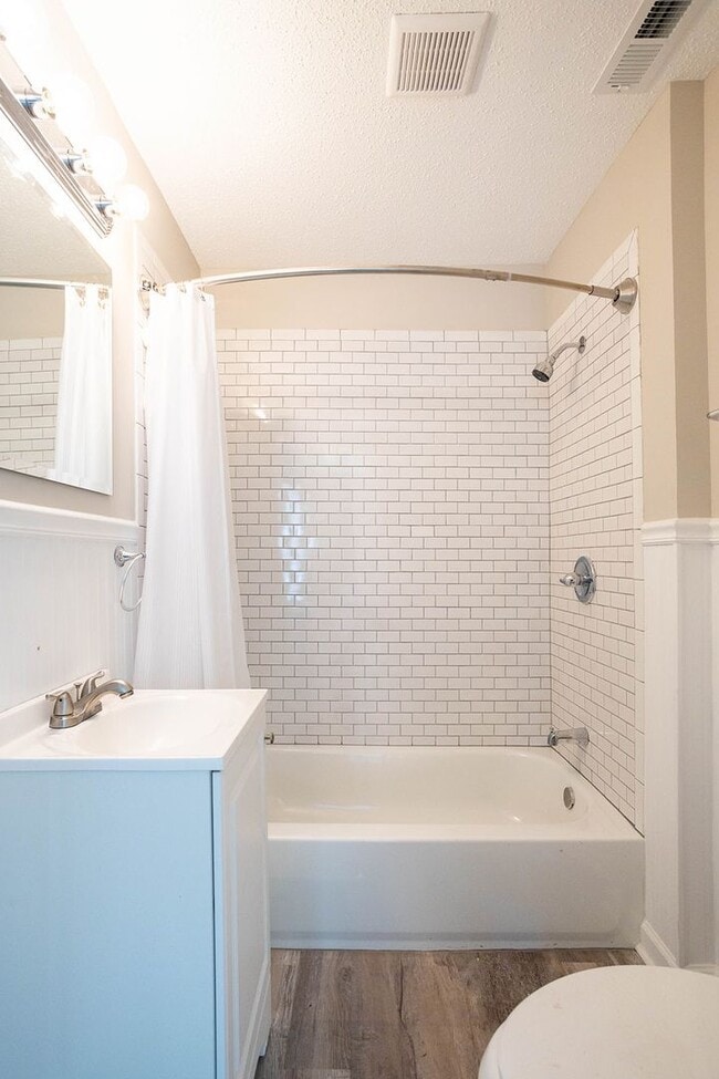 Building Photo - 20 Marion Ave