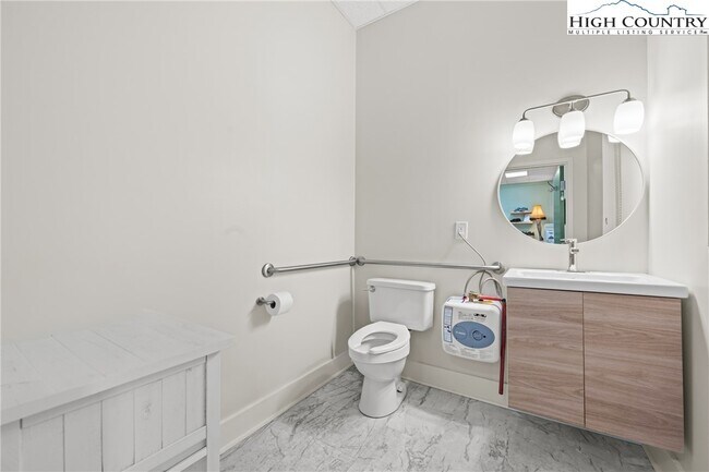 Building Photo - 610 State Farm Rd