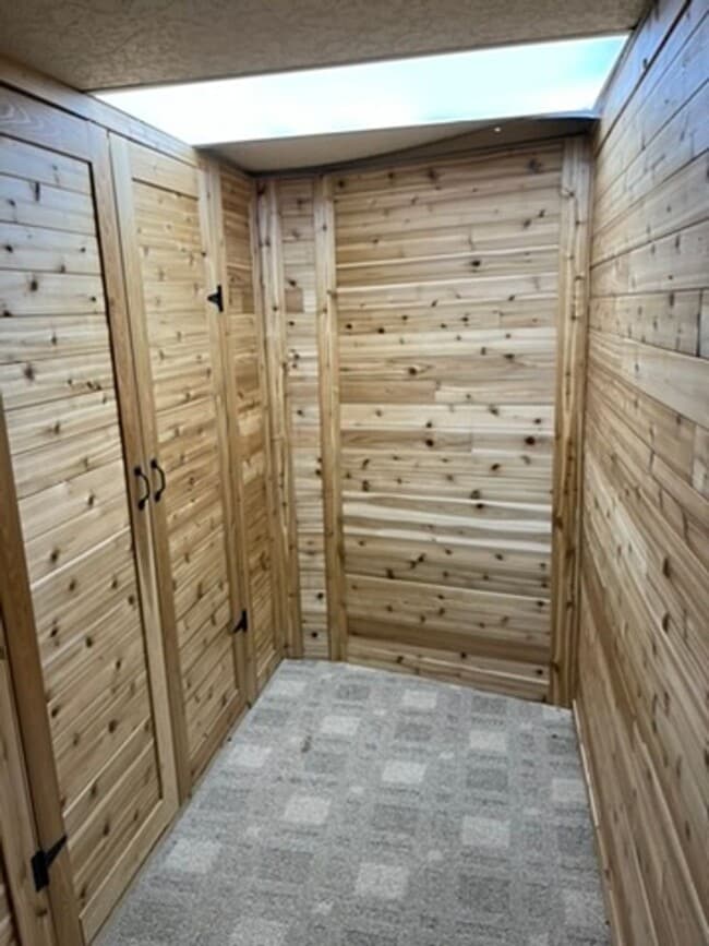 Building Photo - 3 Bed 1 Bath Single Family Home Close to H...