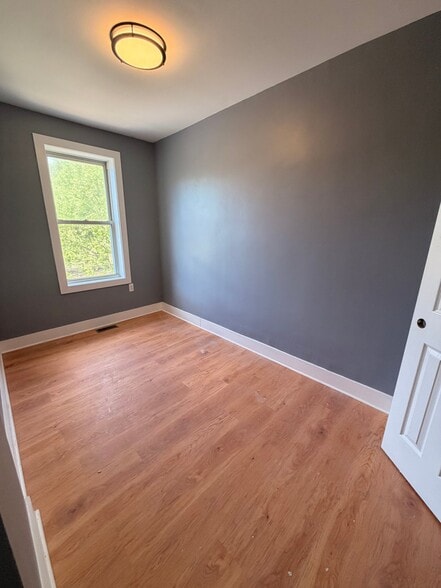 Building Photo - 1711 2nd St NE