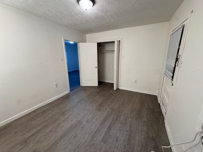 Building Photo - 922 S 27th St