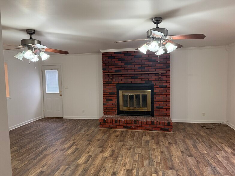 Building Photo - 5302 Vista John Dr