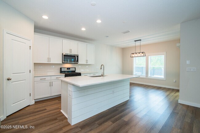 Building Photo - 690 Windermere Way