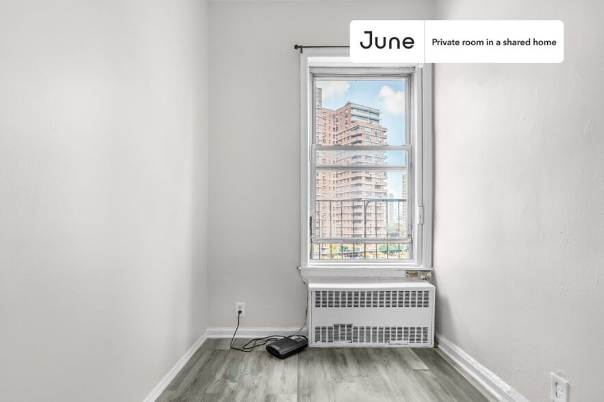 Building Photo - Room in Shared 3 bed/1 bath home