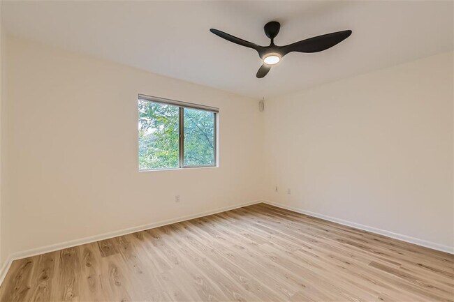 Building Photo - 41 Waller St