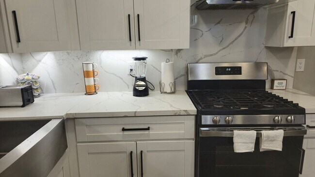 Building Photo - 1059 Gillespie Dr