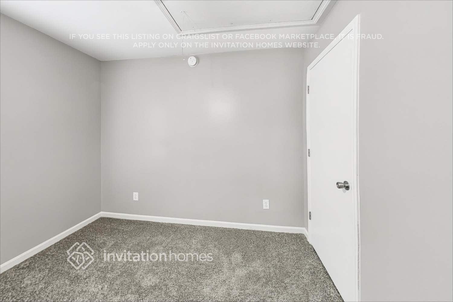 Building Photo - 410 Queens Dr SW