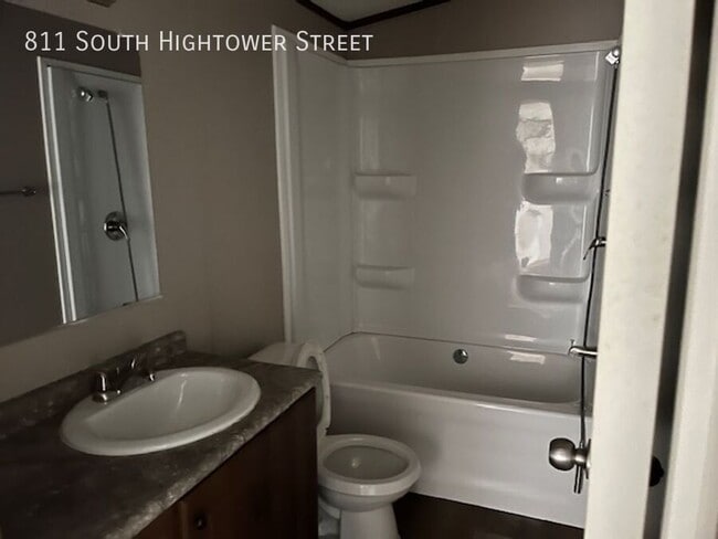 Building Photo - 811 S Hightower St