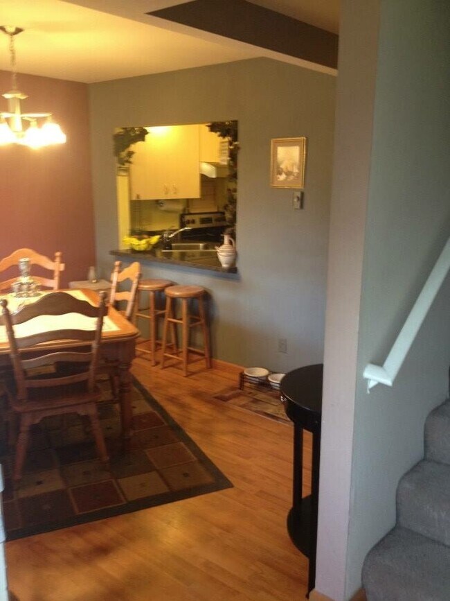 Building Photo - Beautiful Townhome Style Condo Harbour Pointe / Mukilteo