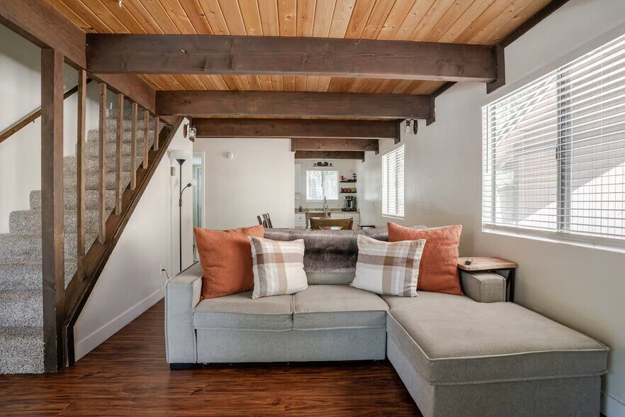 Building Photo - 336 Spruce Ln