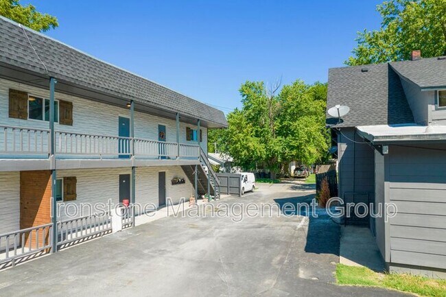 Building Photo - 2618 E 8th St