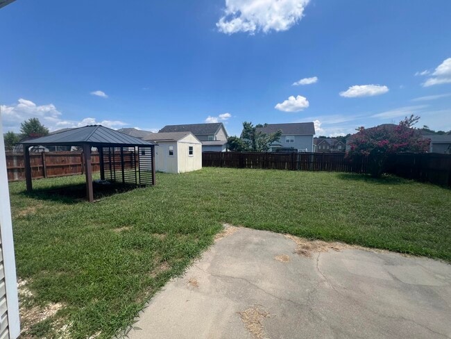 Building Photo - 565 Batty Way