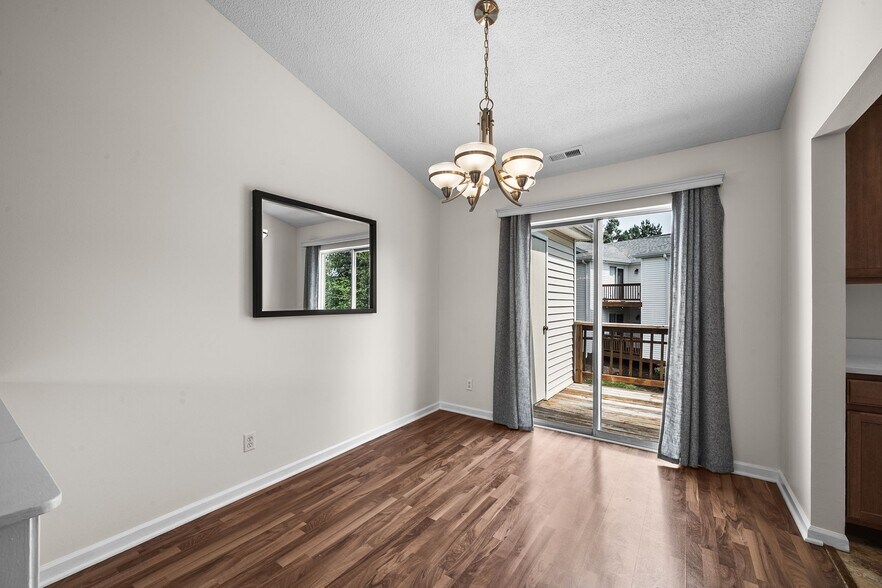 Building Photo - 1614 Thrush Ter
