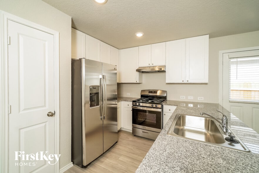 Building Photo - 10767 Prusiner Dr