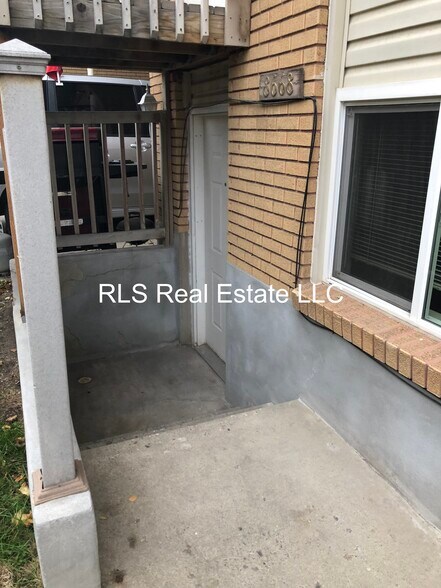 Building Photo - 8668 S 1500 E