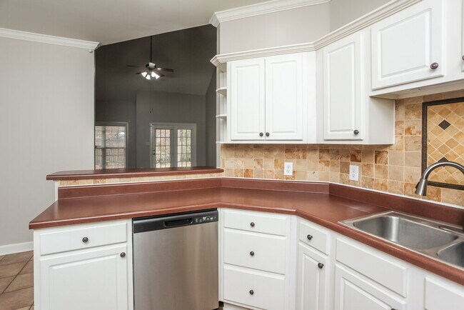 Building Photo - 2885 Liverpool Ln