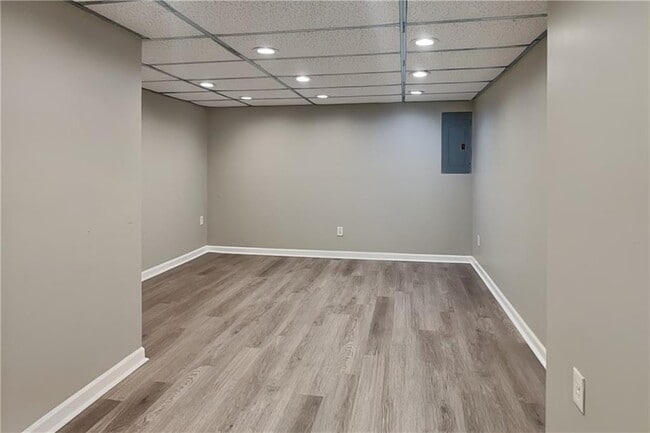 Building Photo - 3951 Kensington Dr