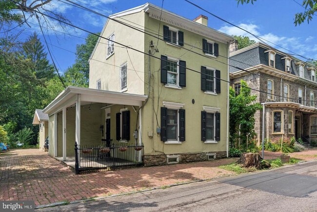 Building Photo - 23 W Walnut Ln