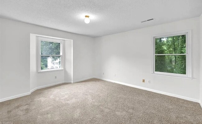 Building Photo - 2328 W Vandalia Rd