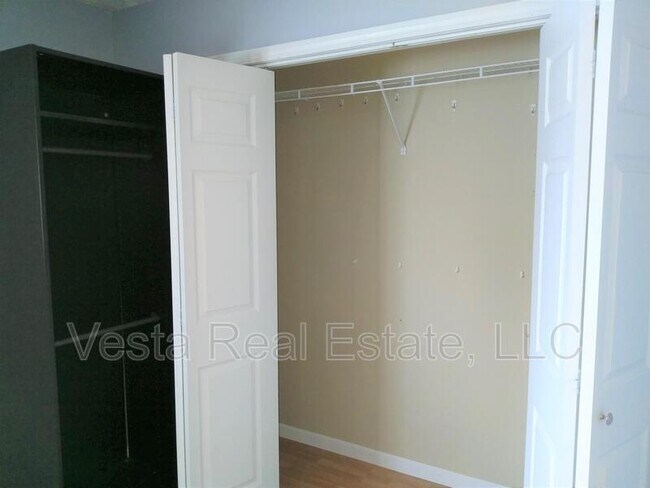 Building Photo - 1913 Tracy Dr