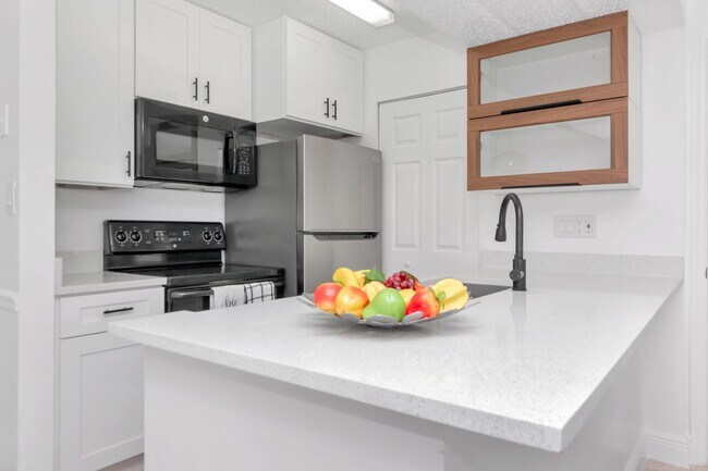 Building Photo - Lake Front - Ground Floor - Renovated 2 Be...