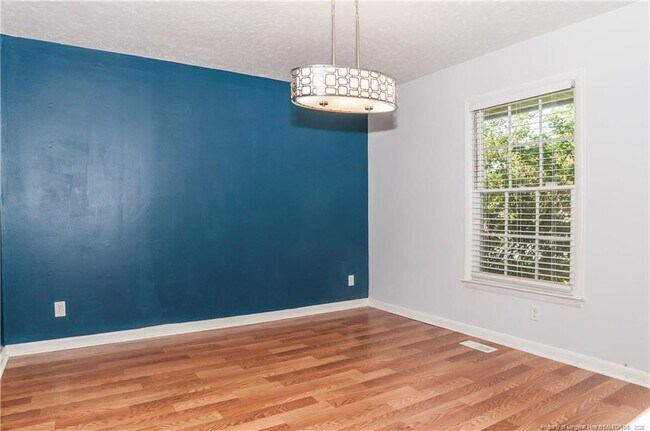 Building Photo - 1302 Kienast Dr
