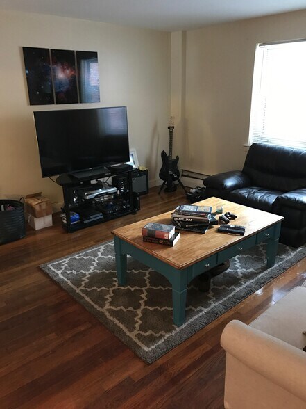 Building Photo - 79 Chestnut St