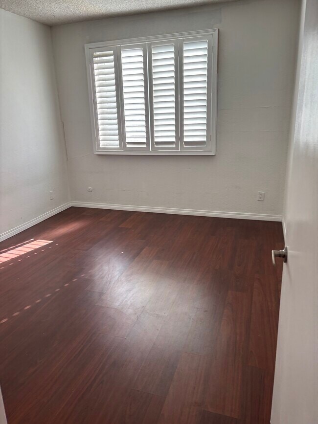 Building Photo - 4441 Woodman Ave