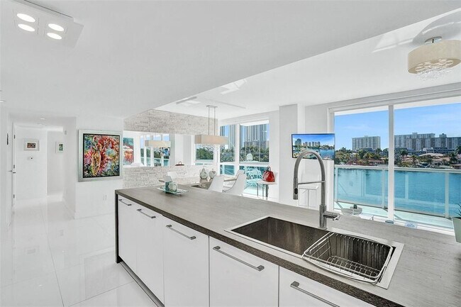 Building Photo - 400 Sunny Isles Blvd