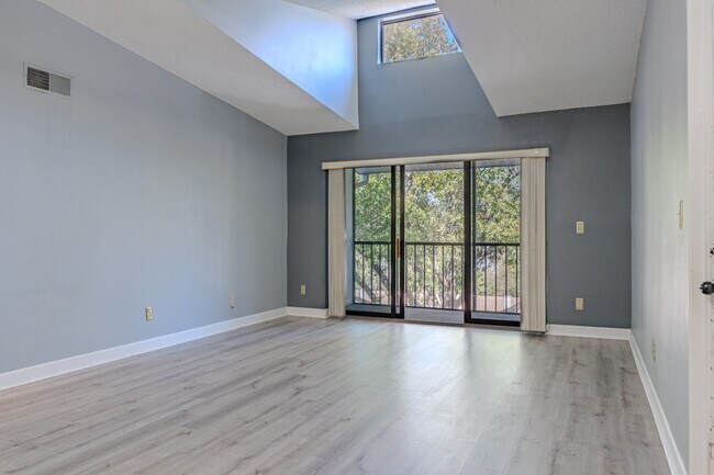 Building Photo - 8215 Sun Spring Cir