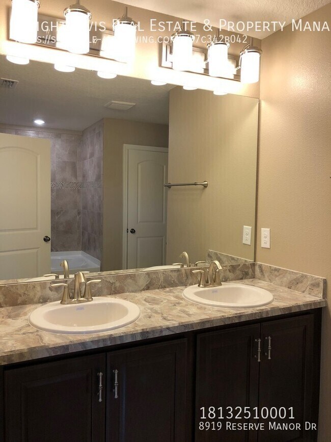 Building Photo - 8919 Reserve Manor Dr