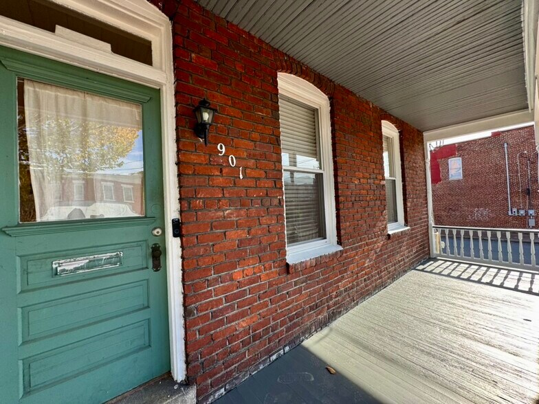 Building Photo - 901 N 24th St