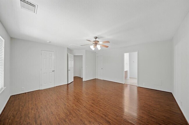 Building Photo - 5826 Kenwood