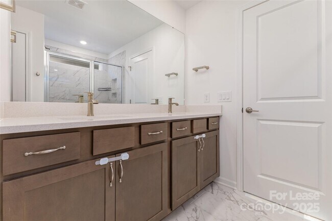 Building Photo - 14040 Lake Home Ln