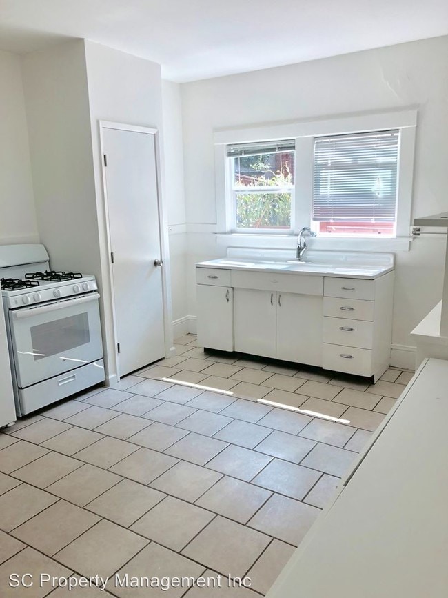 Building Photo - 1005 Burlingame