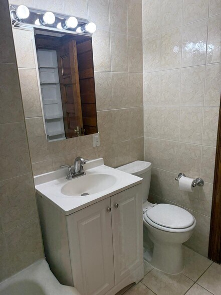 Building Photo - 119 Bremond St