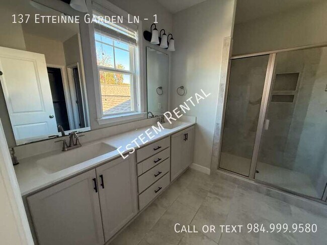 Building Photo - 137 Etteinne Garden Ln