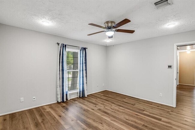 Building Photo - 14919 Parkville Dr