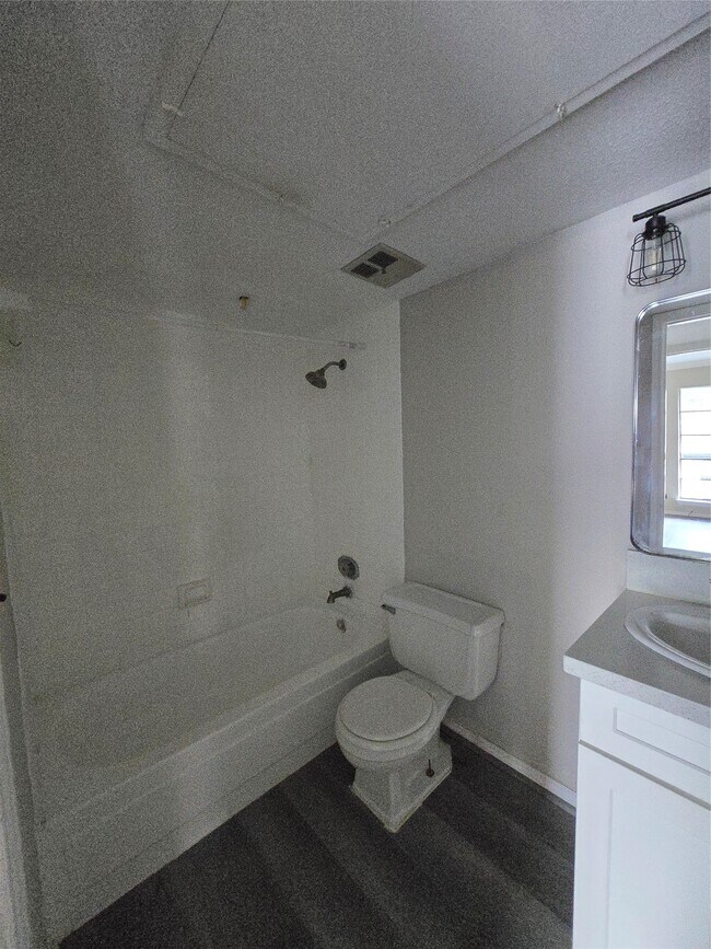 Building Photo - 9550 Deering Dr