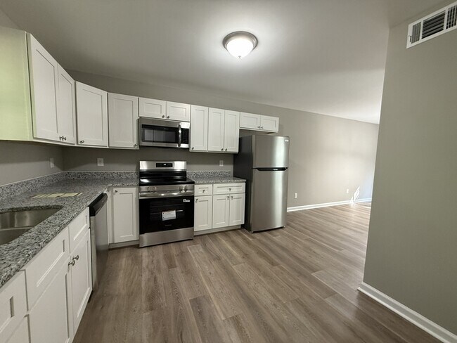 Building Photo - 1021 Sourwood Ct