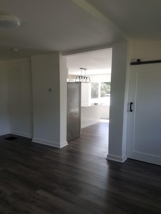 Building Photo - 145 N Brooksvale Rd