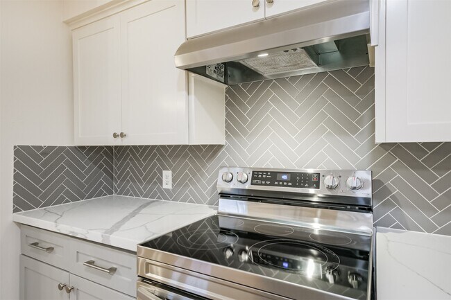 Building Photo - 3362 Continental Dr