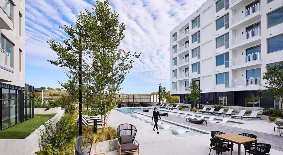 Building Photo - 700 Hamilton Ave