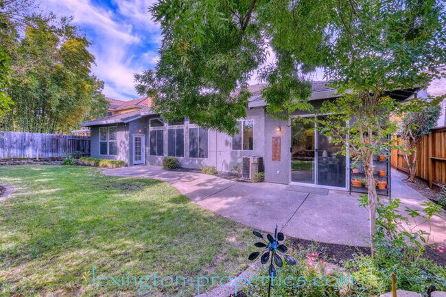 Building Photo - Modern, Single-story Home, in Exclusive Gated Golf course Community - Heritage at Diamond Oaks.