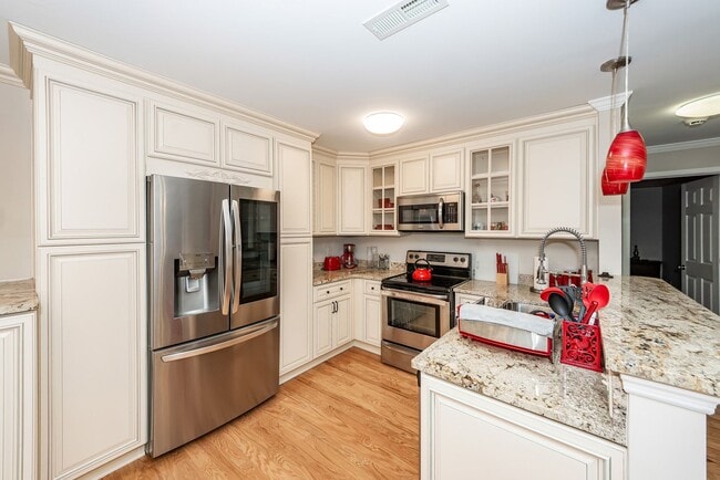 Building Photo - 2 Bedroom 1 Bath Condo in The Park at Rive...