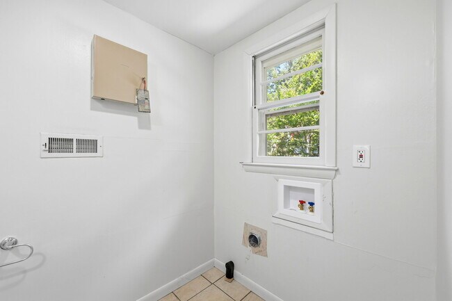 Building Photo - 5914 Ormskirk Dr