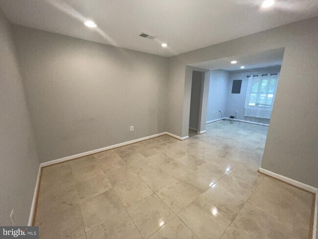 Building Photo - 6463 Honey Tree Ct