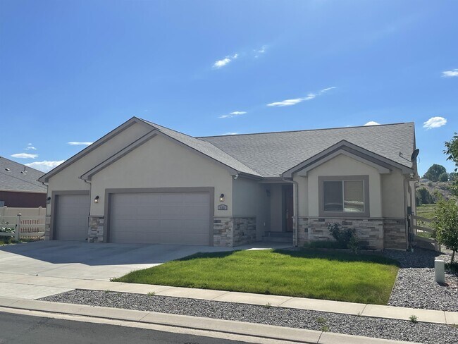 Primary Photo - 513 Alta Lakes Ave